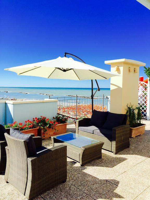 Residence Frontemare Rimini Esterno foto
