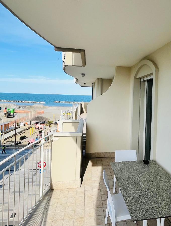 Residence Frontemare Rimini Esterno foto