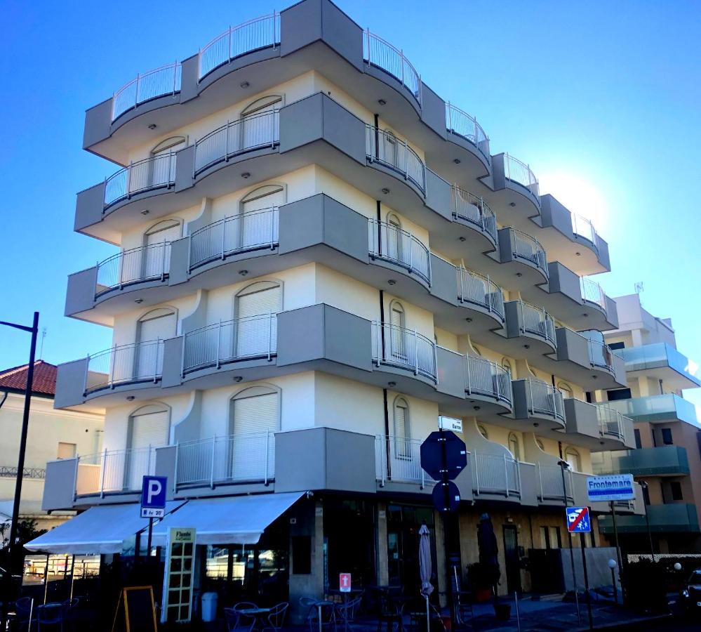 Residence Frontemare Rimini Esterno foto