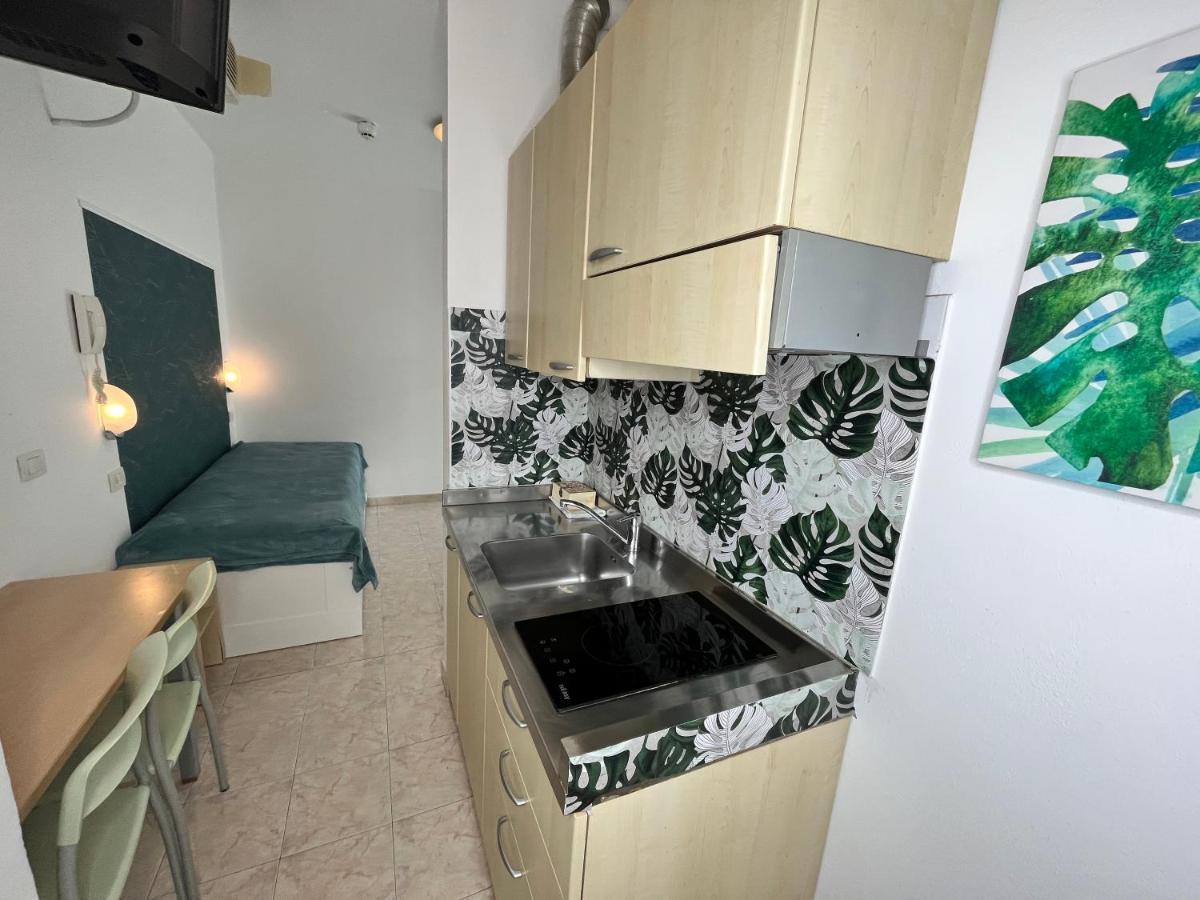 Residence Frontemare Rimini Esterno foto