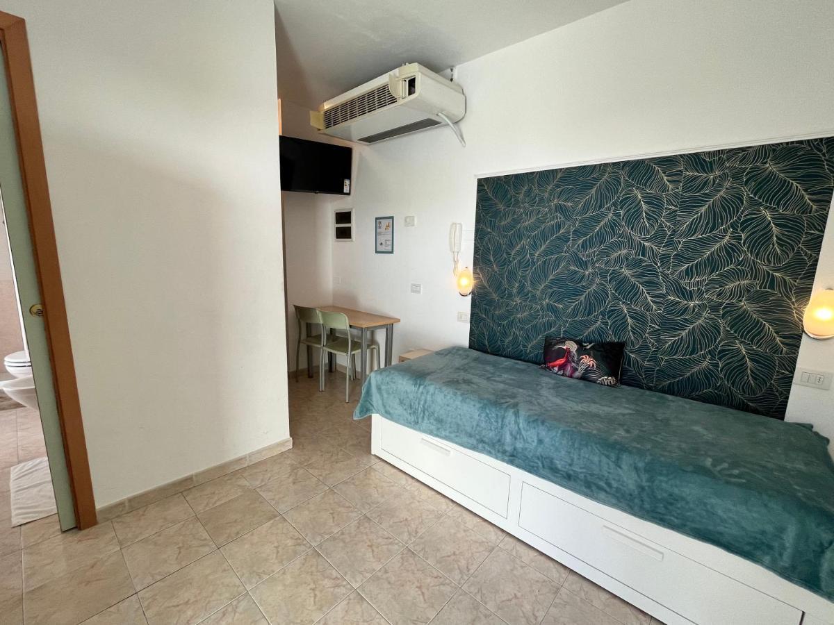 Residence Frontemare Rimini Esterno foto