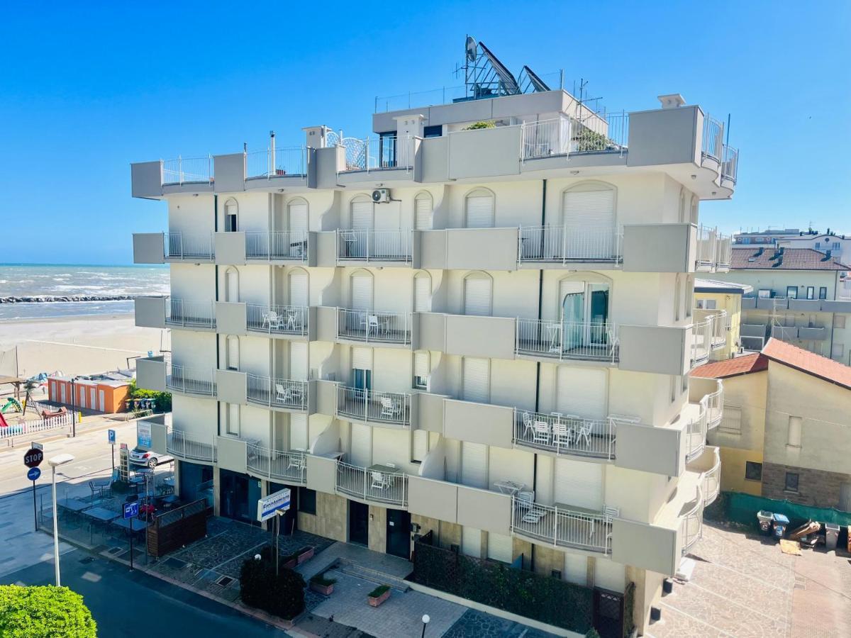 Residence Frontemare Rimini Esterno foto