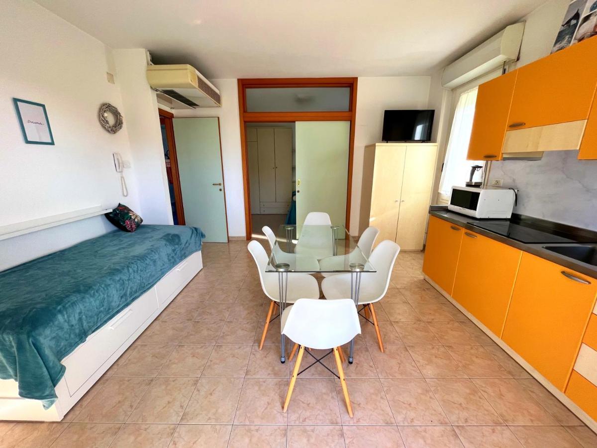 Residence Frontemare Rimini Esterno foto