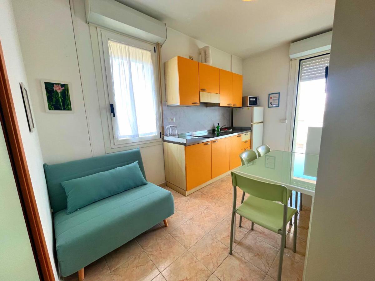 Residence Frontemare Rimini Esterno foto