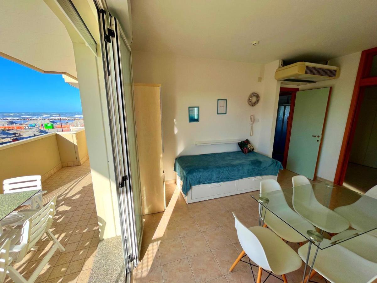 Residence Frontemare Rimini Esterno foto