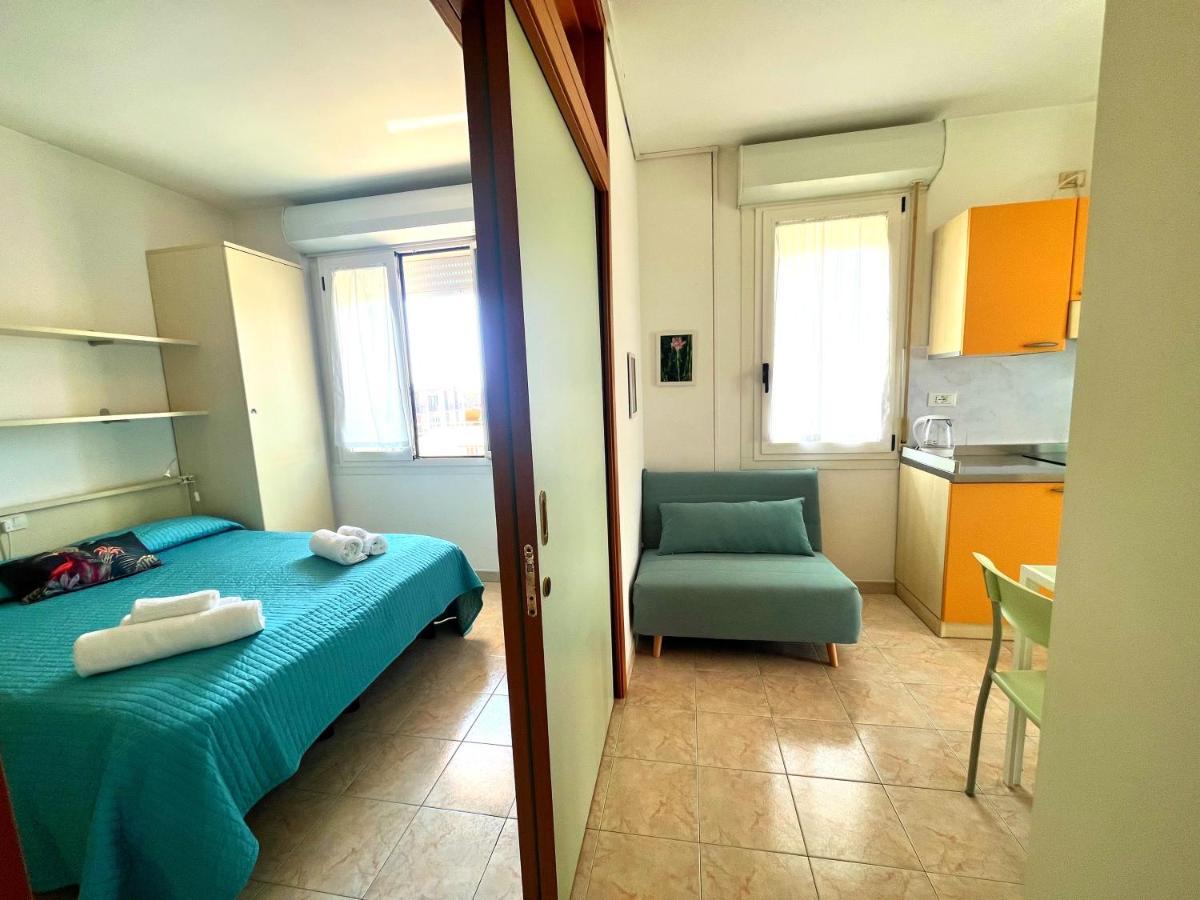 Residence Frontemare Rimini Esterno foto