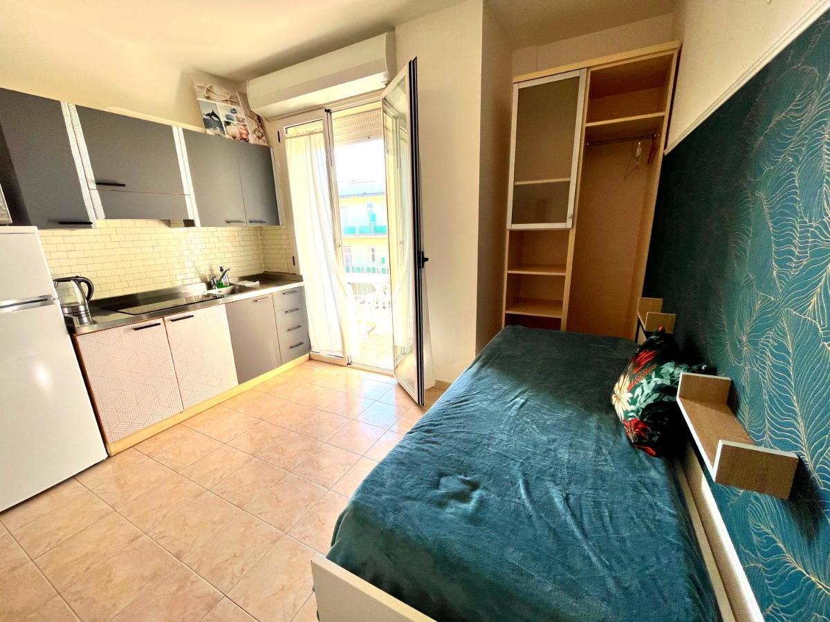 Residence Frontemare Rimini Esterno foto