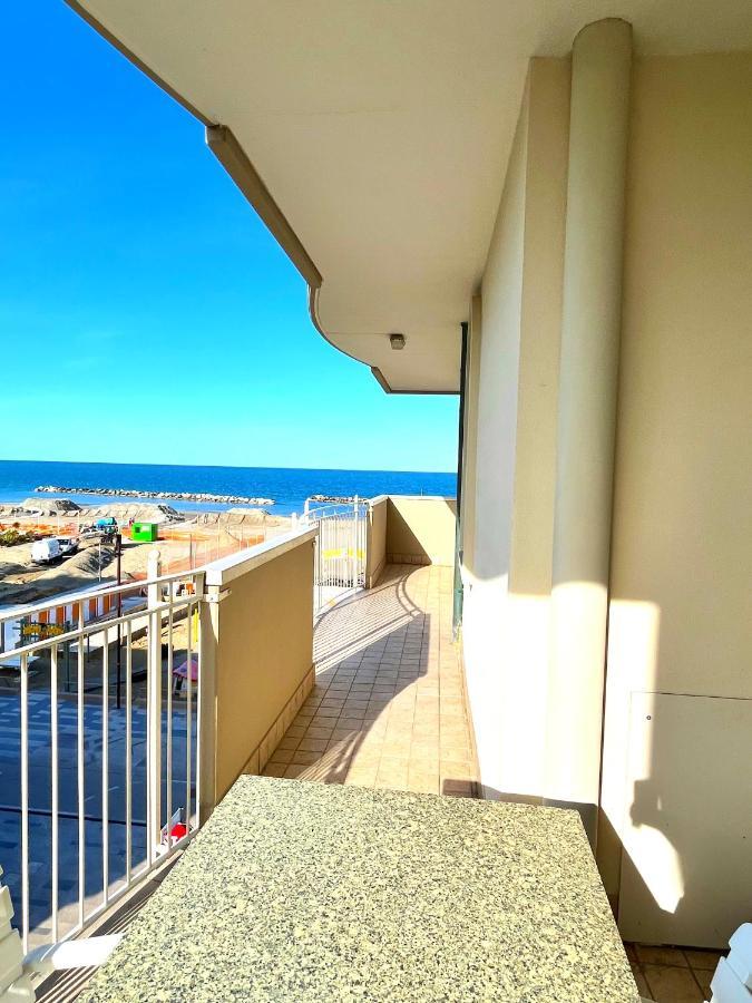 Residence Frontemare Rimini Esterno foto