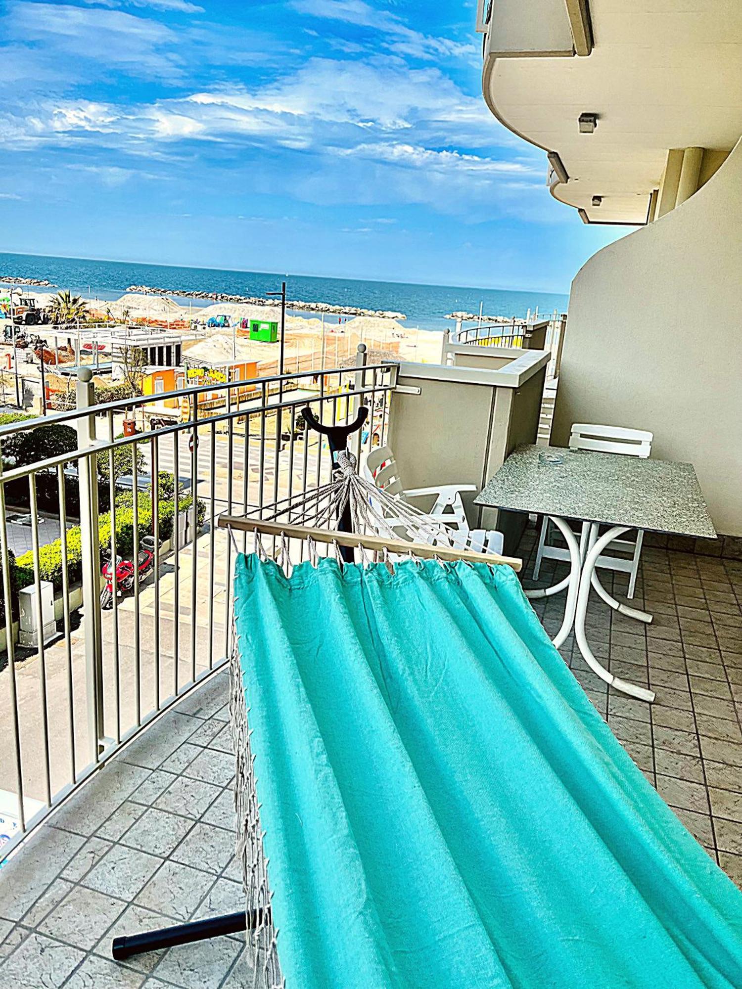 Residence Frontemare Rimini Esterno foto