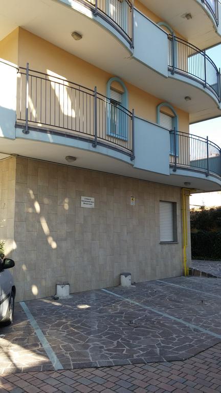 Residence Frontemare Rimini Esterno foto