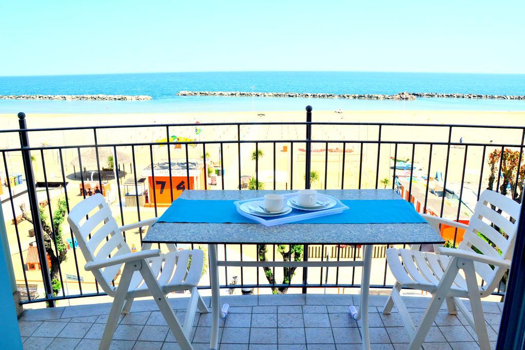 Residence Frontemare Rimini Esterno foto