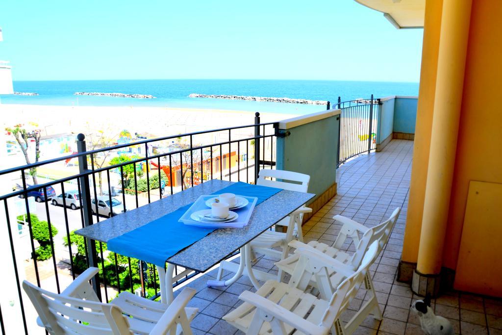 Residence Frontemare Rimini Esterno foto